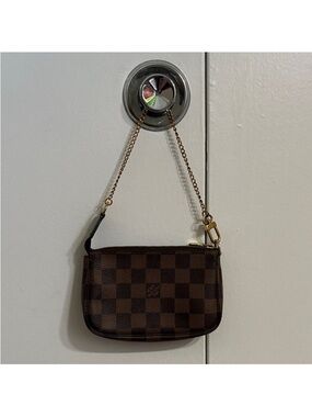 Louis Vuitton mini Pochette